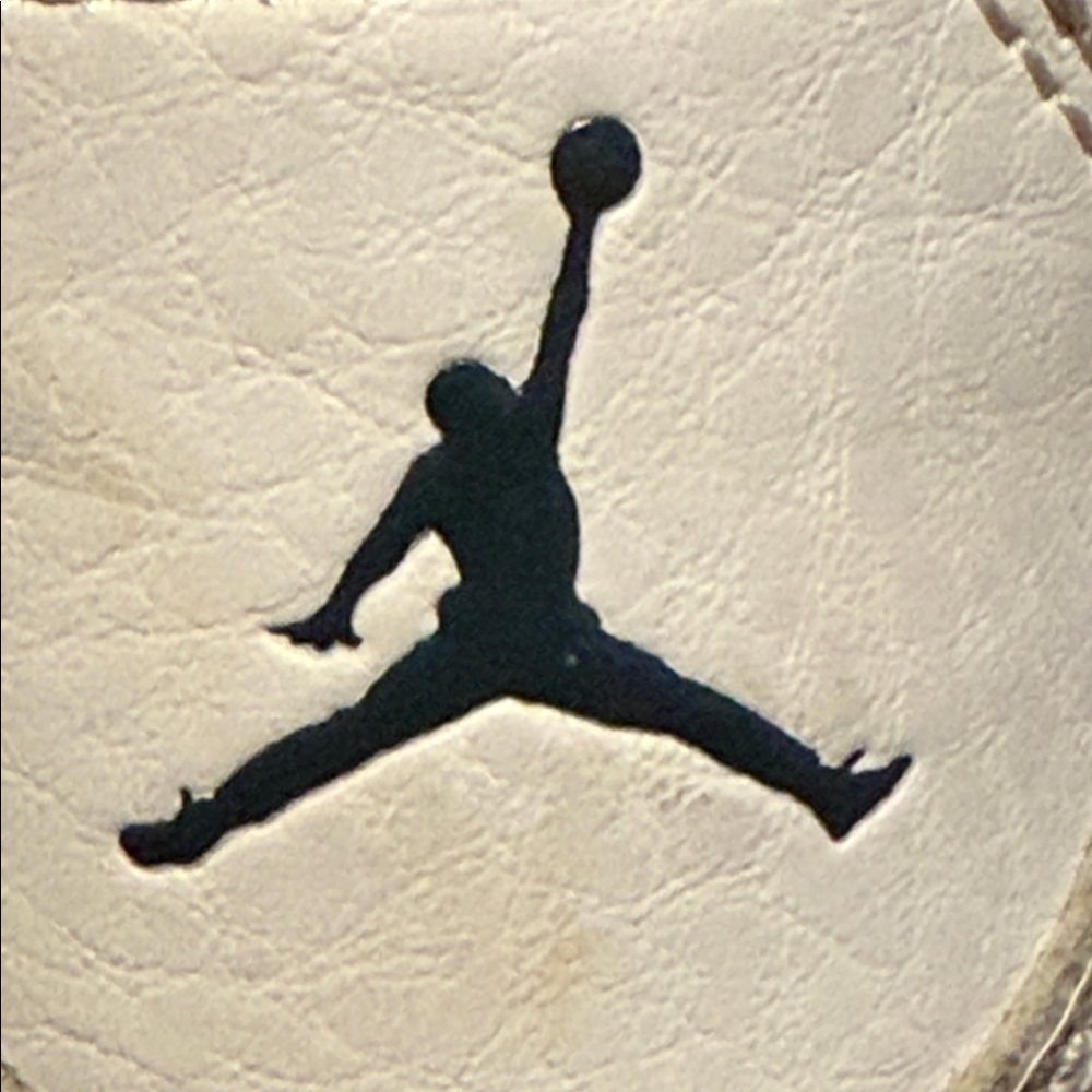 Jordan Kids Sneakers - Picture 2 of 6